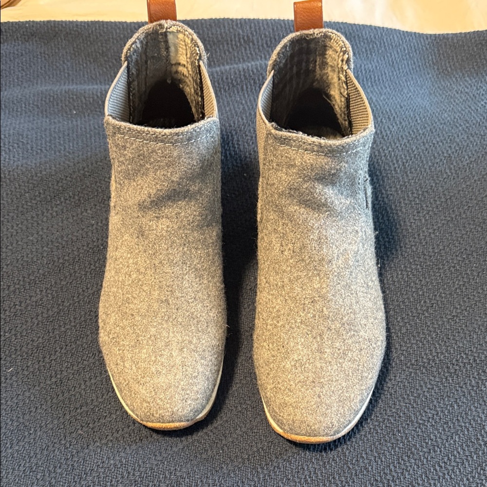 boc Women's Gray Ankle Booties
